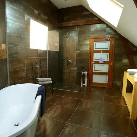 Fantastic 5 Ensuite Bedrooms Pool No Pets Feriehus *