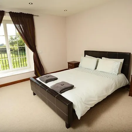 Feriehus Fantastic 5 Ensuite Bedrooms Pool No Pets