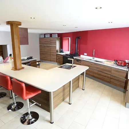 Fantastic 5 Ensuite Bedrooms Pool No Pets Feriehus *