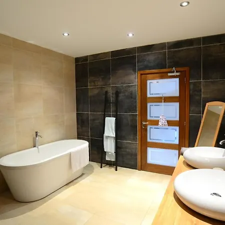 Fantastic 5 Ensuite Bedrooms Pool No Pets Feriehus Désertines