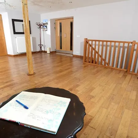 Fantastic 5 Ensuite Bedrooms Pool No Pets Désertines