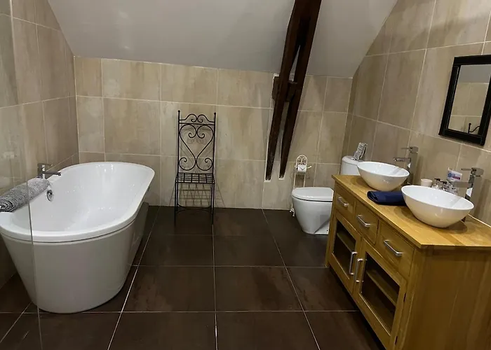 Fantastic 5 Ensuite Bedrooms Pool No Pets 度假居 *