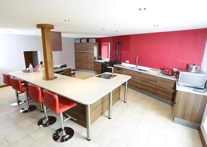 Fantastic 5 Ensuite Bedrooms Pool No Pets 度假居 *