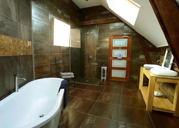 Fantastic 5 Ensuite Bedrooms Pool No Pets 度假居 *