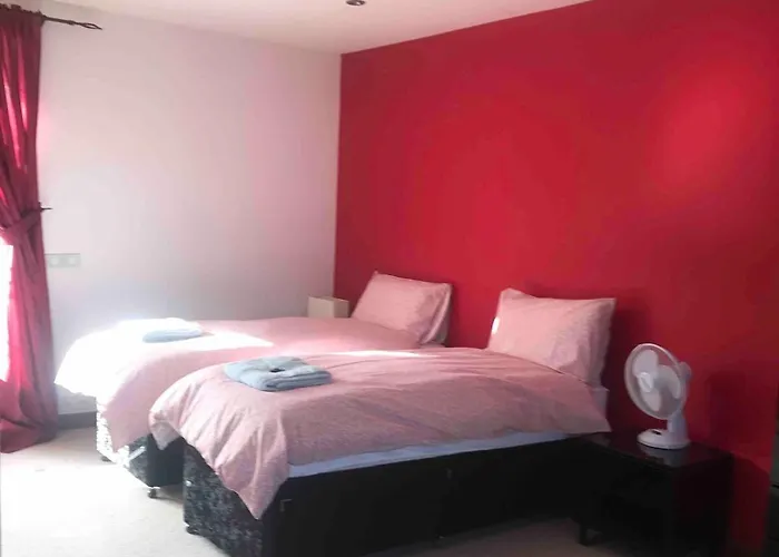 Fantastic 5 Ensuite Bedrooms Pool No Pets 度假居 *