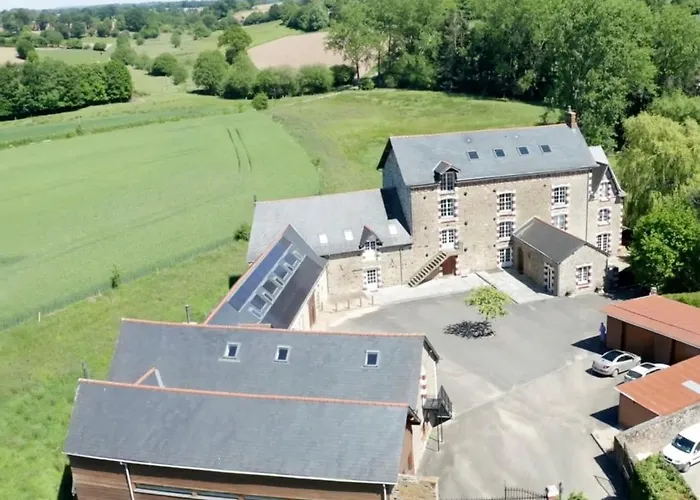 Fantastic 5 Ensuite Bedrooms Pool No Pets