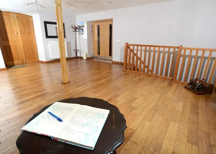 Fantastic 5 Ensuite Bedrooms Pool No Pets Désertines